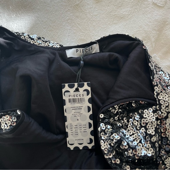 ASOS NWT Pieces Sequin V Neck Shift Dress | Size Small | Silver - Picture 6 of 6